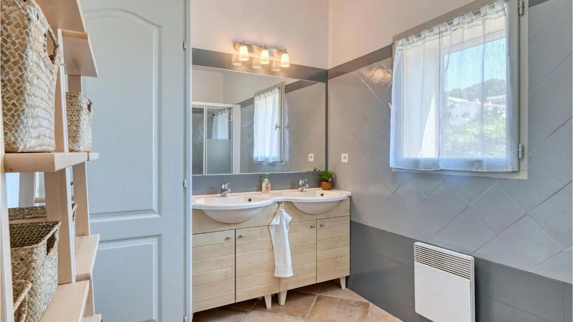 Nice Home In Sanary-Sur-Mer With Wifi France