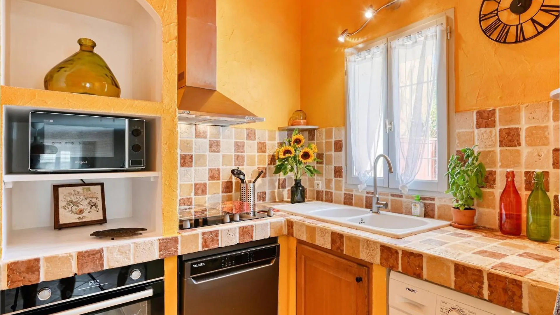 Nice Home In Sanary-Sur-Mer With Wifi